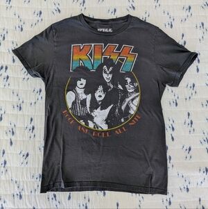 Kiss Rainbow Graphic Tee, Size Mefium